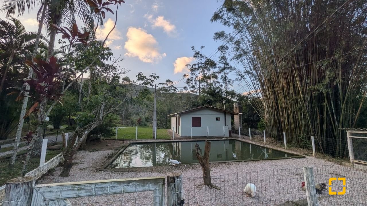 Sítio com 250m², 5 quartos (sendo 1 suíte), 4 garagens, no bairro Cova Triste em Garopaba