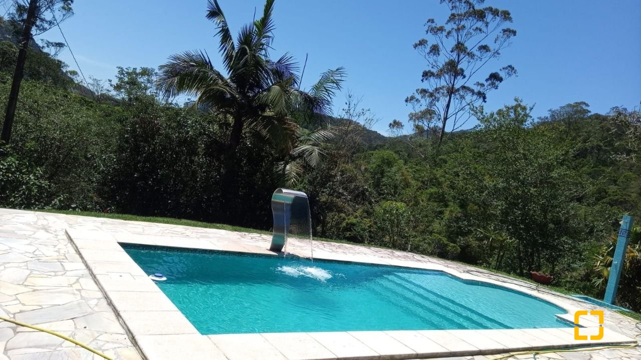 Sítio com 250m², 5 quartos (sendo 1 suíte), 4 garagens, no bairro Cova Triste em Garopaba