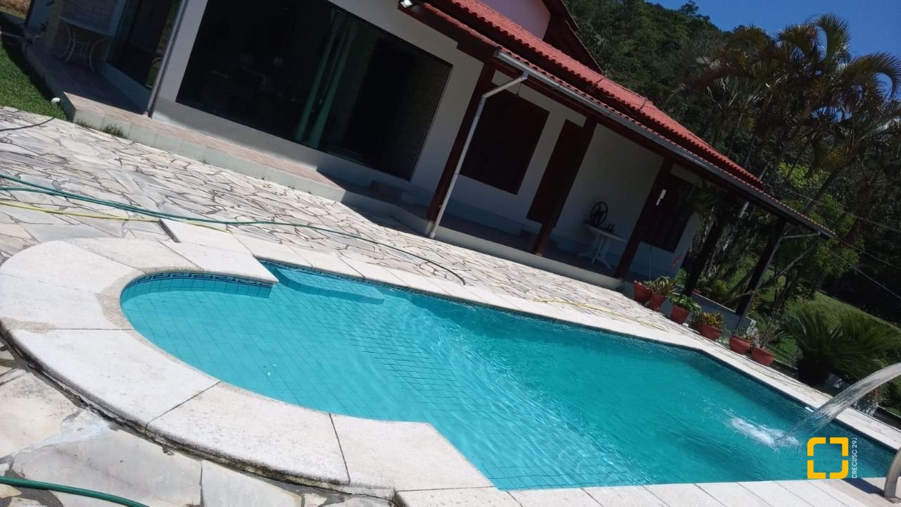Sítio com 250m², 5 quartos (sendo 1 suíte), 4 garagens, no bairro Cova Triste em Garopaba