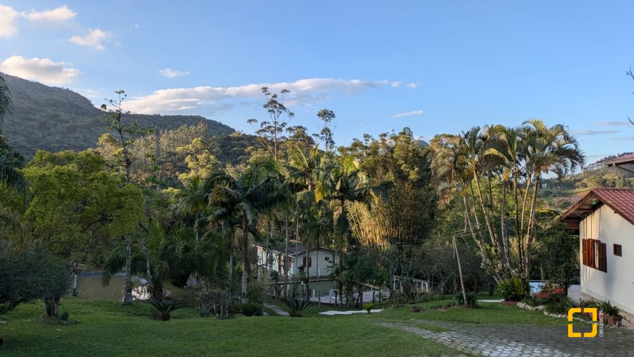 Sítio com 250m², 5 quartos (sendo 1 suíte), 4 garagens, no bairro Cova Triste em Garopaba