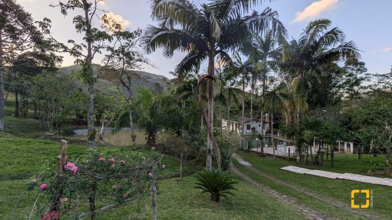 Sítio com 250m², 5 quartos (sendo 1 suíte), 4 garagens, no bairro Cova Triste em Garopaba