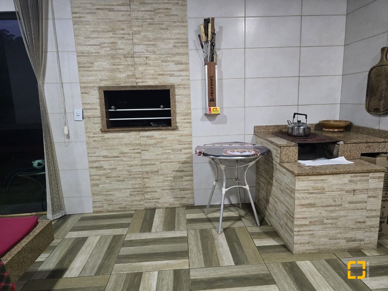 Sítio com 250m², 5 quartos (sendo 1 suíte), 4 garagens, no bairro Cova Triste em Garopaba