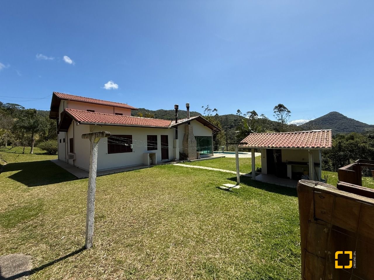 Sítio com 250m², 5 quartos (sendo 1 suíte), 4 garagens, no bairro Cova Triste em Garopaba