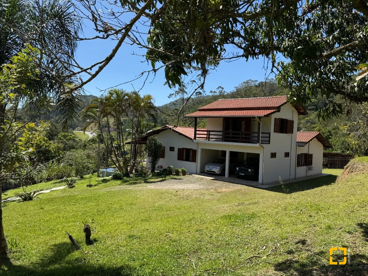 Sítio com 250m², 5 quartos (sendo 1 suíte), 4 garagens, no bairro Cova Triste em Garopaba