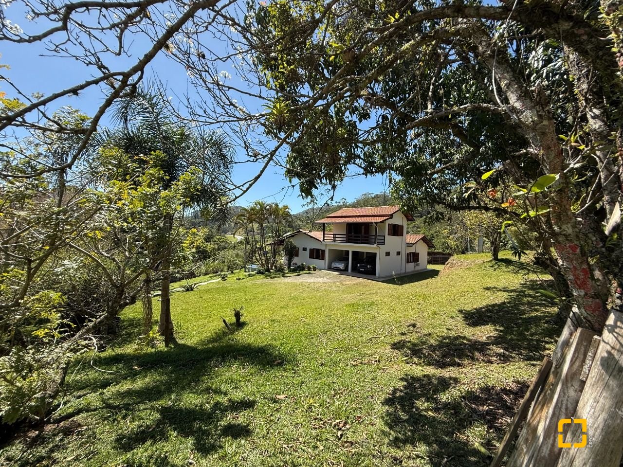 Sítio com 250m², 5 quartos (sendo 1 suíte), 4 garagens, no bairro Cova Triste em Garopaba