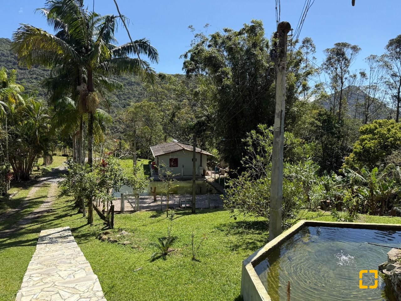 Sítio com 250m², 5 quartos (sendo 1 suíte), 4 garagens, no bairro Cova Triste em Garopaba