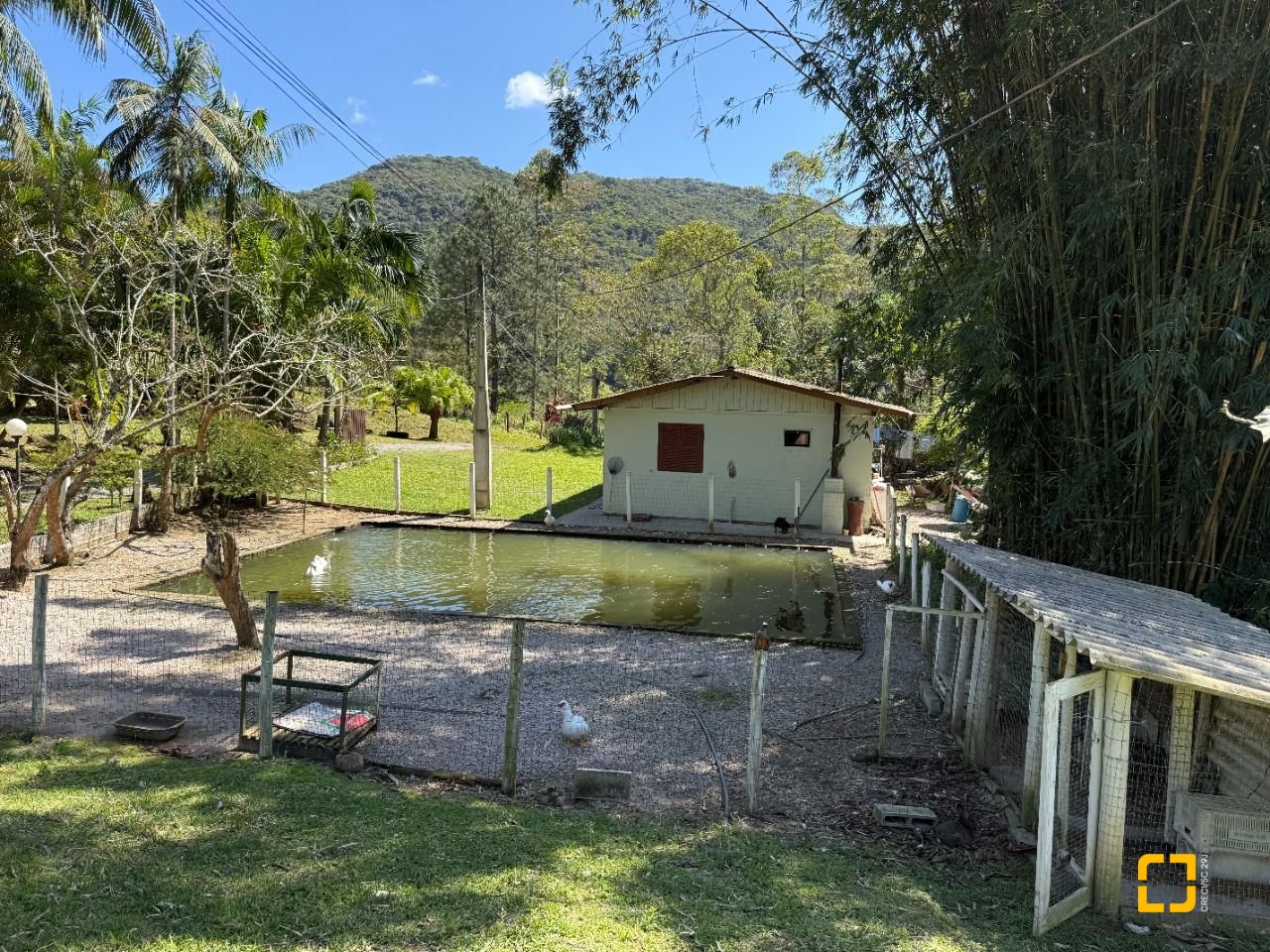 Sítio com 250m², 5 quartos (sendo 1 suíte), 4 garagens, no bairro Cova Triste em Garopaba