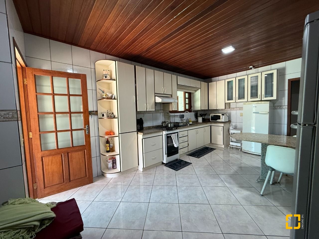 Sítio com 250m², 5 quartos (sendo 1 suíte), 4 garagens, no bairro Cova Triste em Garopaba