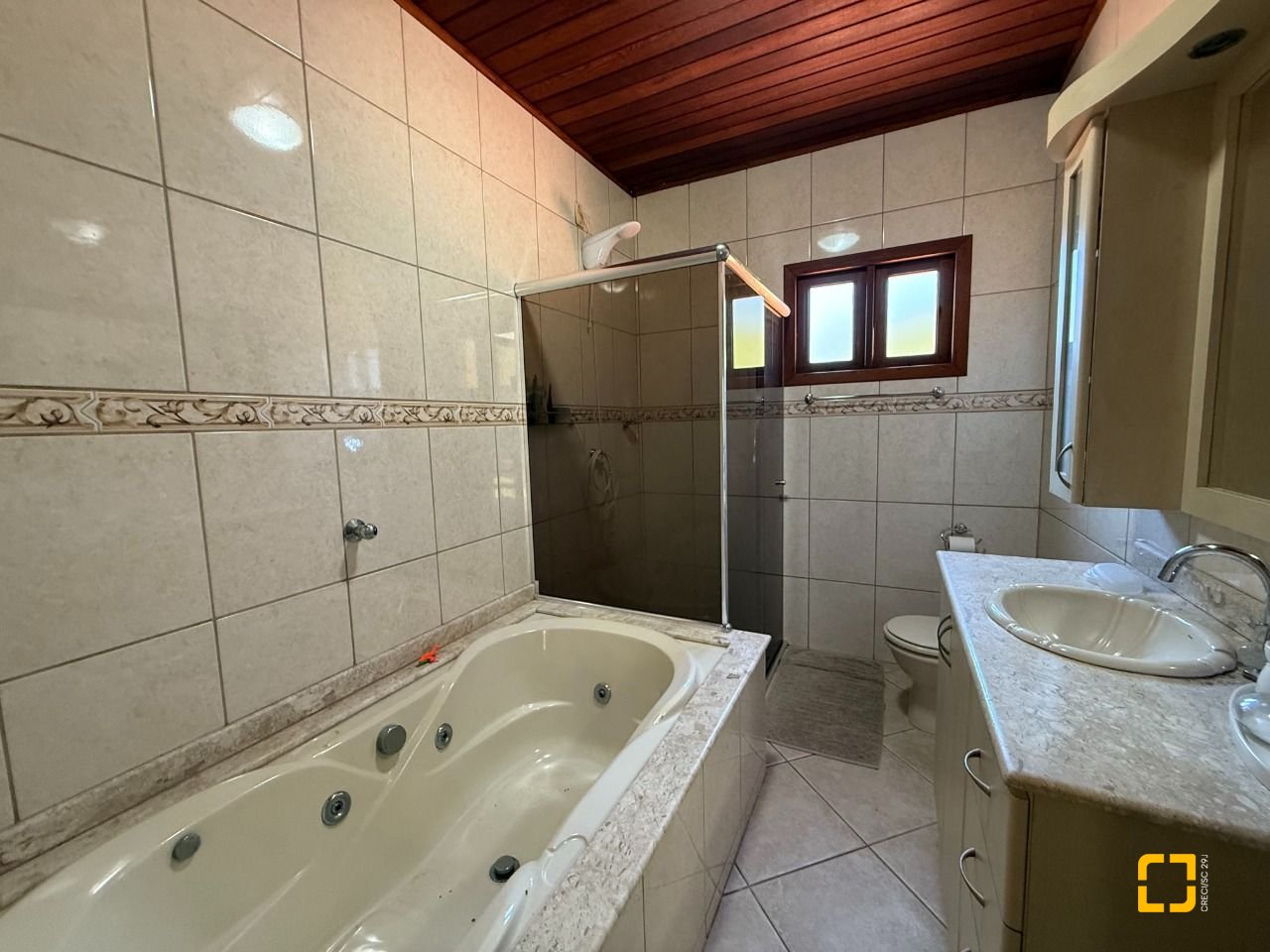 Sítio com 250m², 5 quartos (sendo 1 suíte), 4 garagens, no bairro Cova Triste em Garopaba