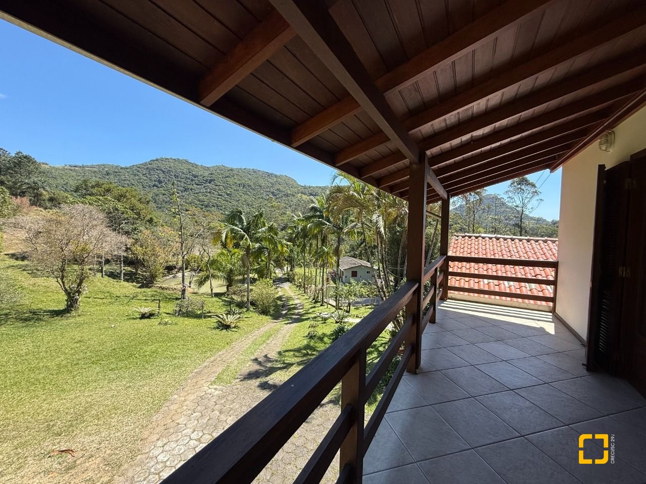 Sítio com 250m², 5 quartos (sendo 1 suíte), 4 garagens, no bairro Cova Triste em Garopaba