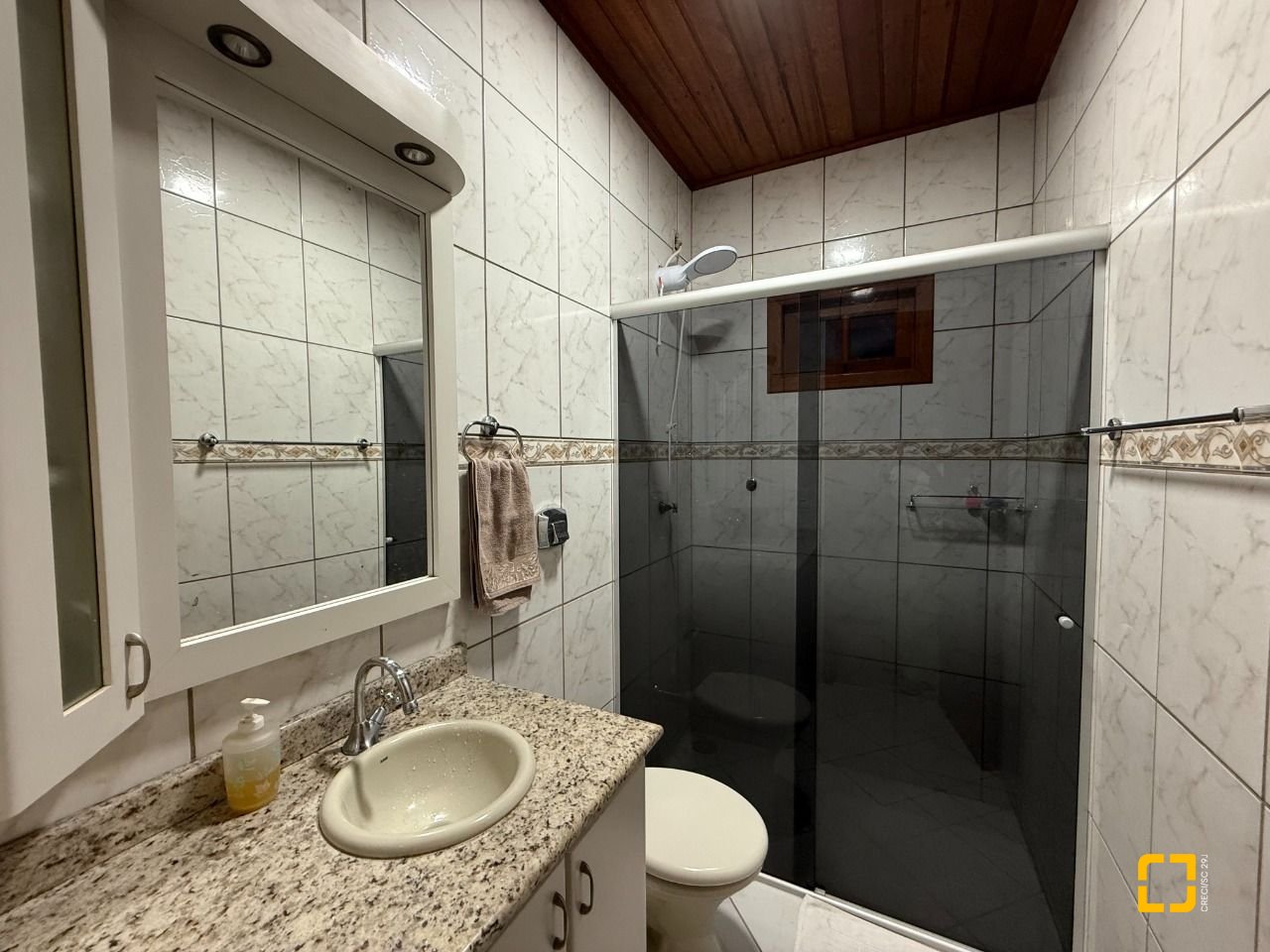 Sítio com 250m², 5 quartos (sendo 1 suíte), 4 garagens, no bairro Cova Triste em Garopaba