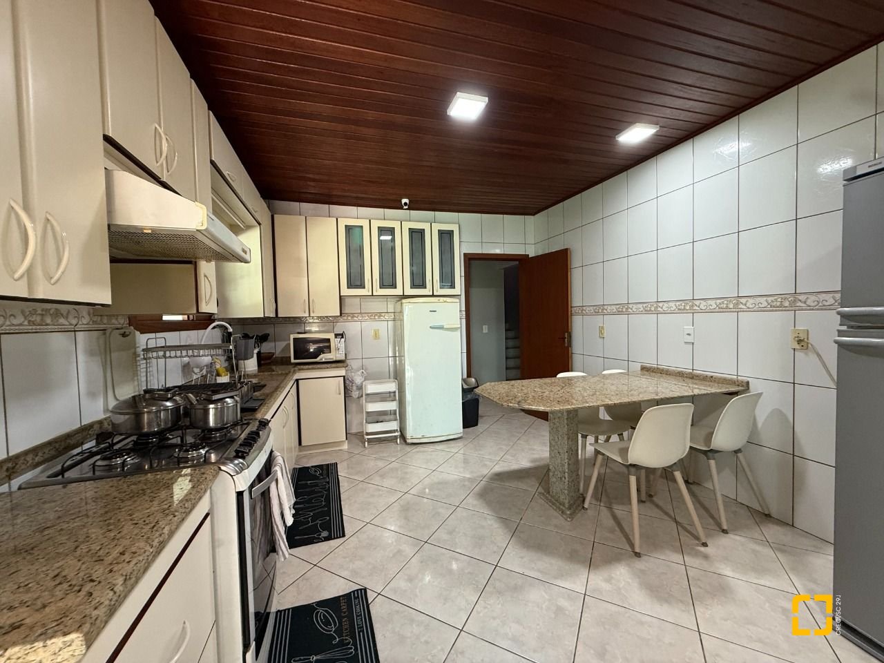Sítio com 250m², 5 quartos (sendo 1 suíte), 4 garagens, no bairro Cova Triste em Garopaba