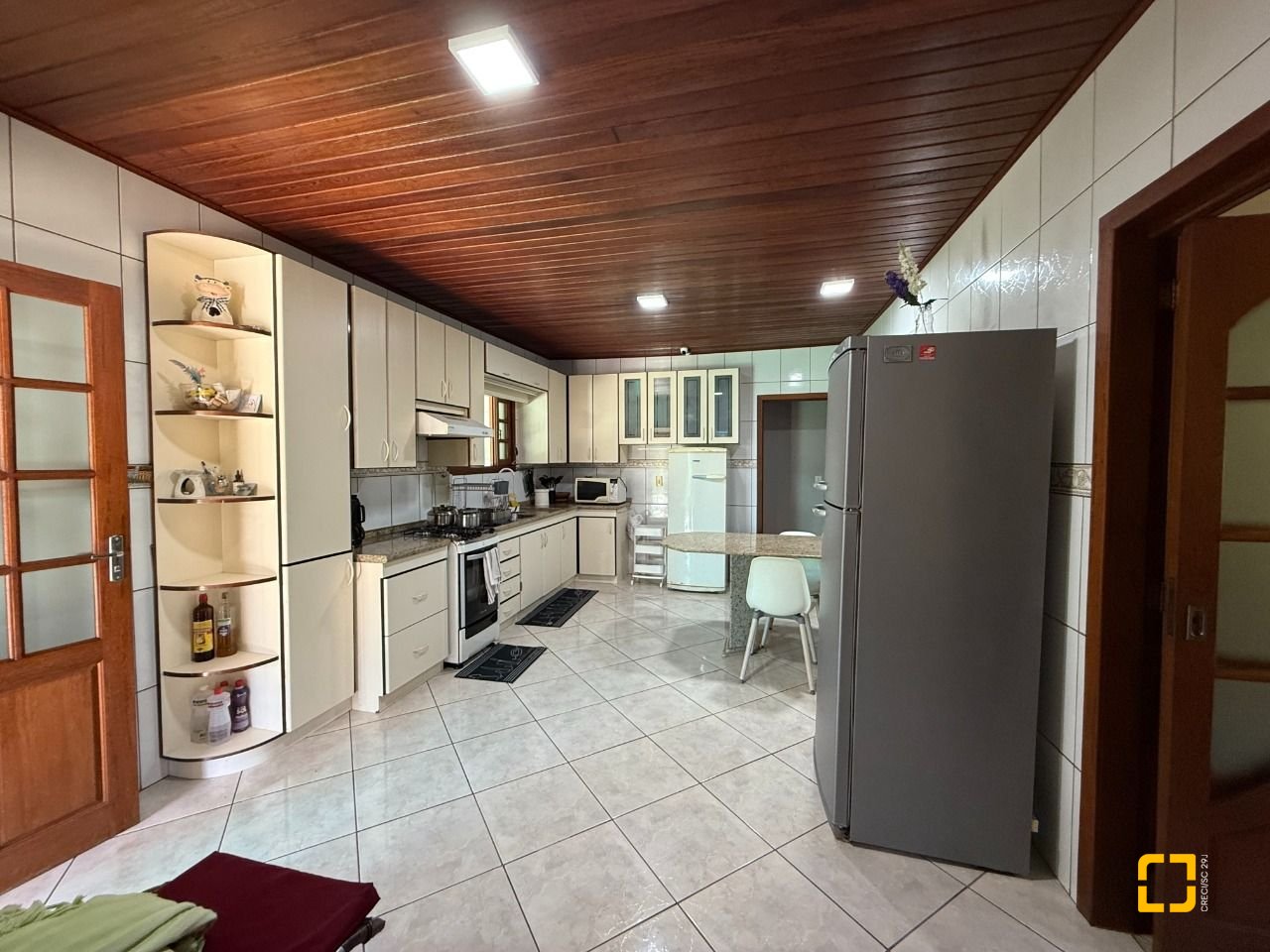 Sítio com 250m², 5 quartos (sendo 1 suíte), 4 garagens, no bairro Cova Triste em Garopaba