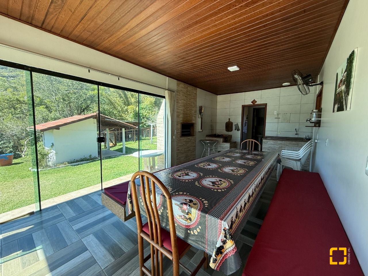 Sítio com 250m², 5 quartos (sendo 1 suíte), 4 garagens, no bairro Cova Triste em Garopaba
