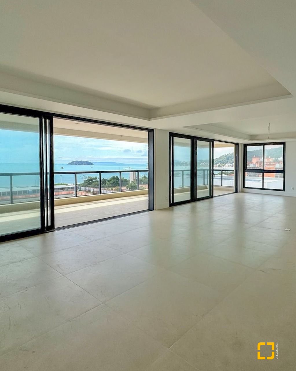 Apartamento com 275m², 8 quartos (sendo 4 suítes), 2 garagens, no bairro Jurerê em Florianópolis
