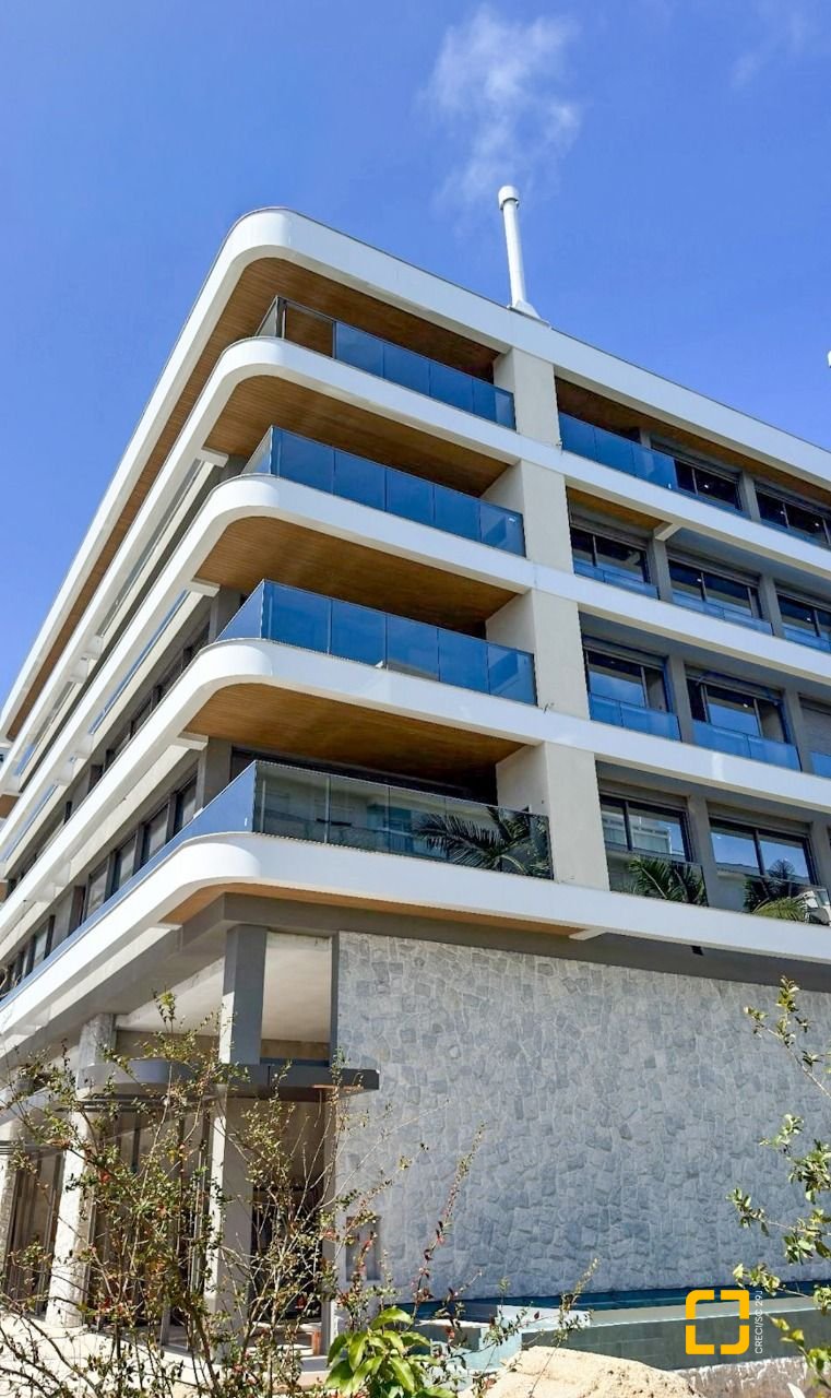 Apartamento com 250m², 8 quartos (sendo 4 suítes), 2 garagens, no bairro Jurerê em Florianópolis