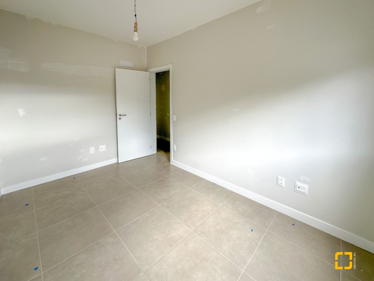 Apartamento com 94m², 4 quartos (sendo 1 suíte), 2 garagens, no bairro Saco Grande em Florianópolis