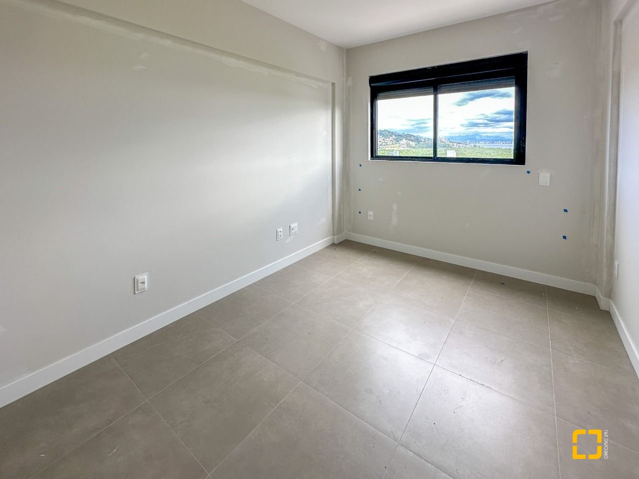 Apartamento com 94m², 4 quartos (sendo 1 suíte), 2 garagens, no bairro Saco Grande em Florianópolis