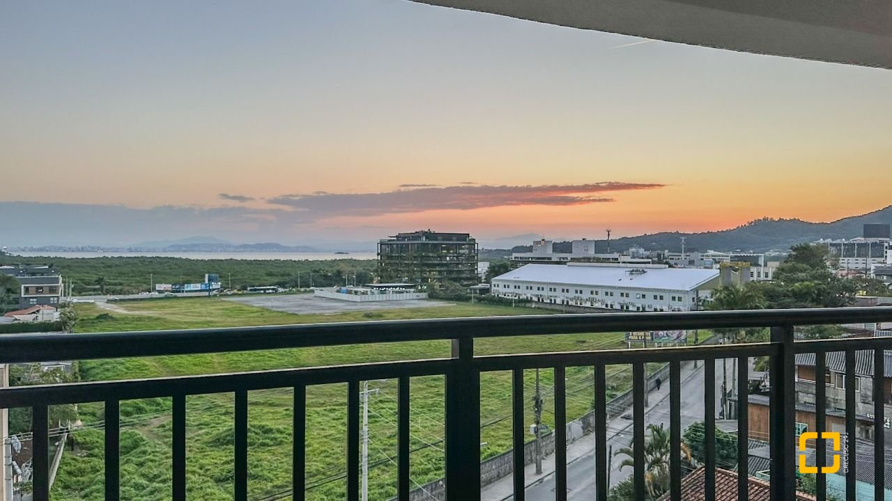 Apartamento com 94m², 4 quartos (sendo 1 suíte), 2 garagens, no bairro Saco Grande em Florianópolis