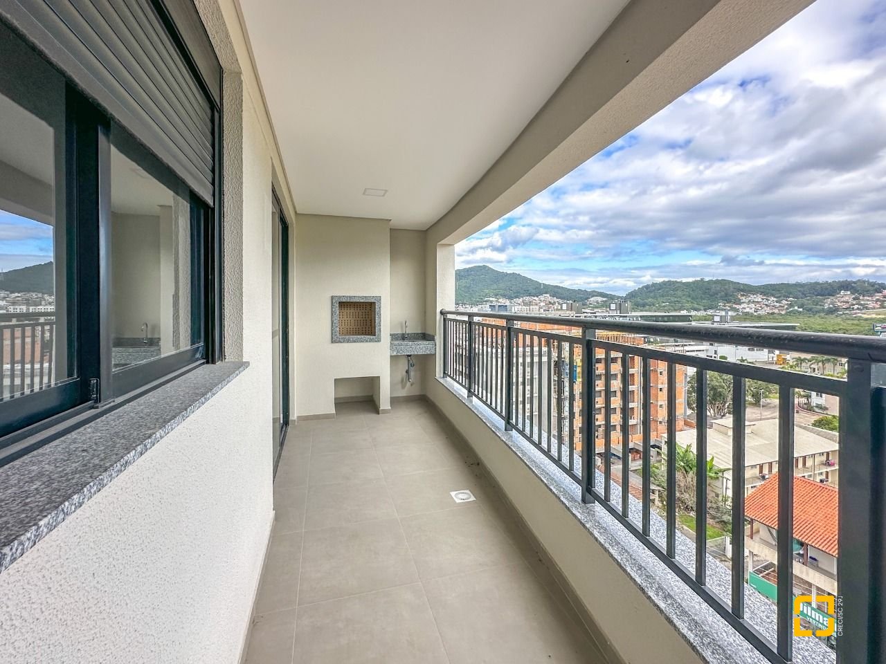 Apartamento com 94m², 4 quartos (sendo 1 suíte), 2 garagens, no bairro Saco Grande em Florianópolis