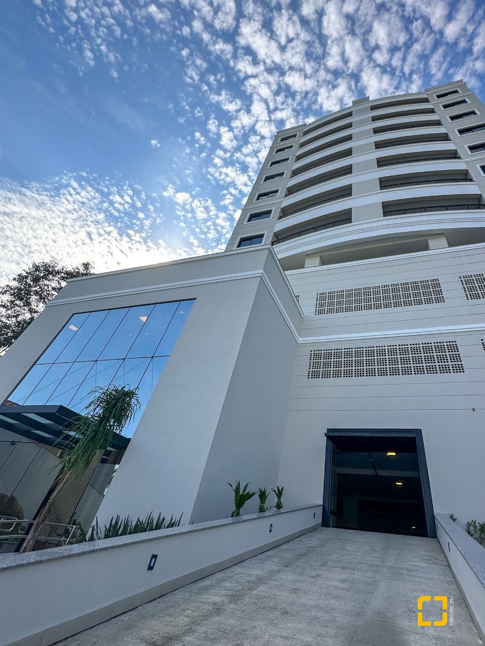 Apartamento com 94m², 4 quartos (sendo 1 suíte), 2 garagens, no bairro Saco Grande em Florianópolis