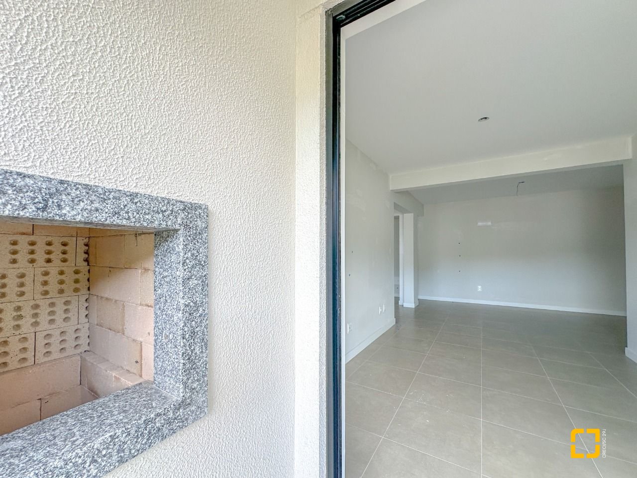 Apartamento com 98m², 4 quartos (sendo 1 suíte), 2 garagens, no bairro Saco Grande em Florianópolis