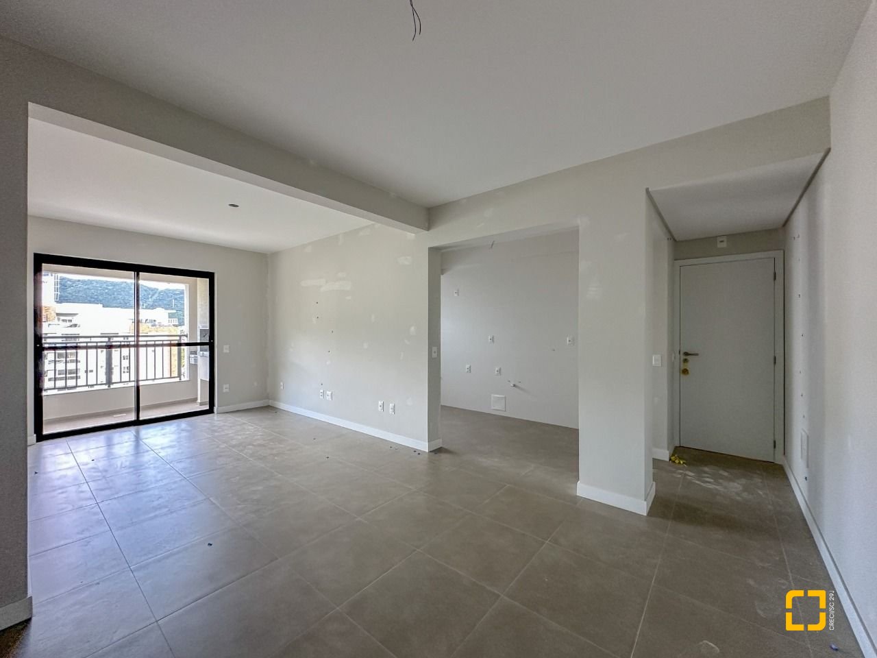 Apartamento com 98m², 4 quartos (sendo 1 suíte), 2 garagens, no bairro Saco Grande em Florianópolis