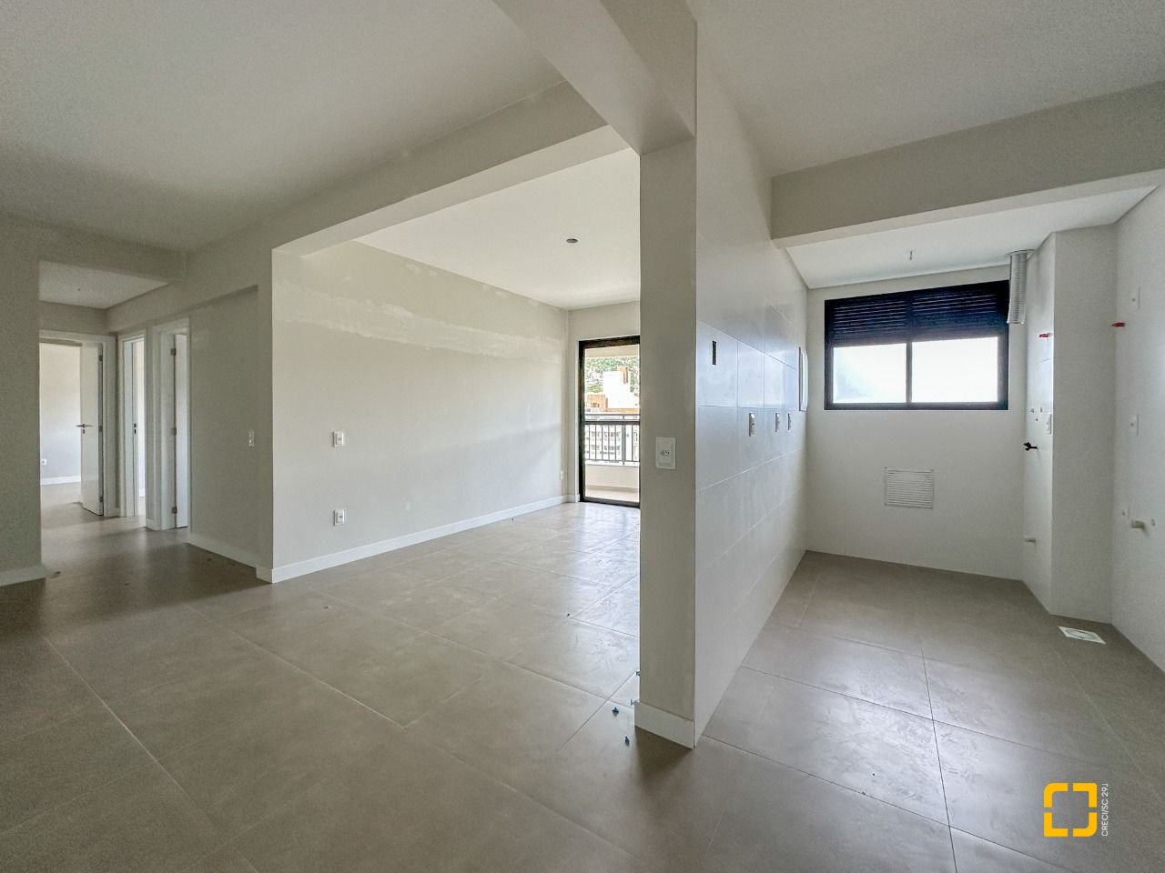Apartamento com 98m², 4 quartos (sendo 1 suíte), 2 garagens, no bairro Saco Grande em Florianópolis