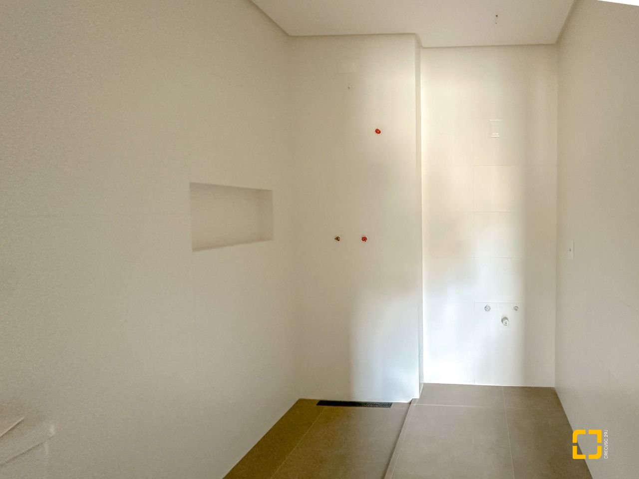 Apartamento com 98m², 4 quartos (sendo 1 suíte), 2 garagens, no bairro Saco Grande em Florianópolis