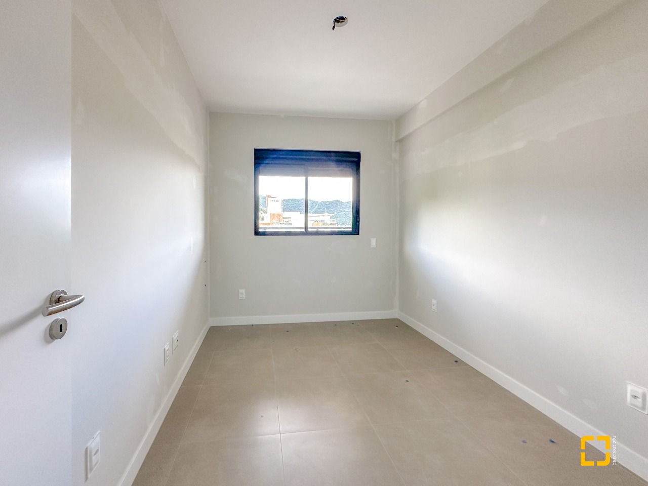 Apartamento com 98m², 4 quartos (sendo 1 suíte), 2 garagens, no bairro Saco Grande em Florianópolis