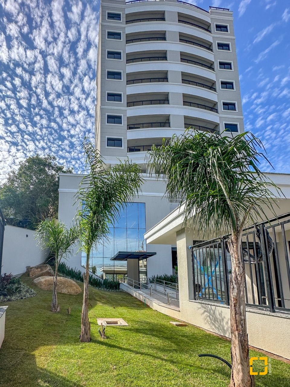 Apartamento com 98m², 4 quartos (sendo 1 suíte), 2 garagens, no bairro Saco Grande em Florianópolis