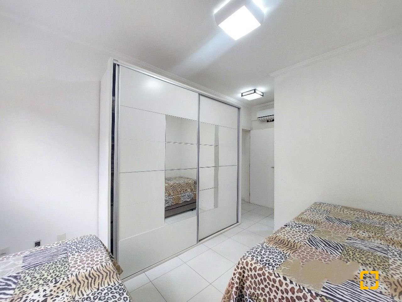Apartamento com 115m², 6 quartos (sendo 3 suítes), 2 garagens, no bairro Ingleses em Florianópolis