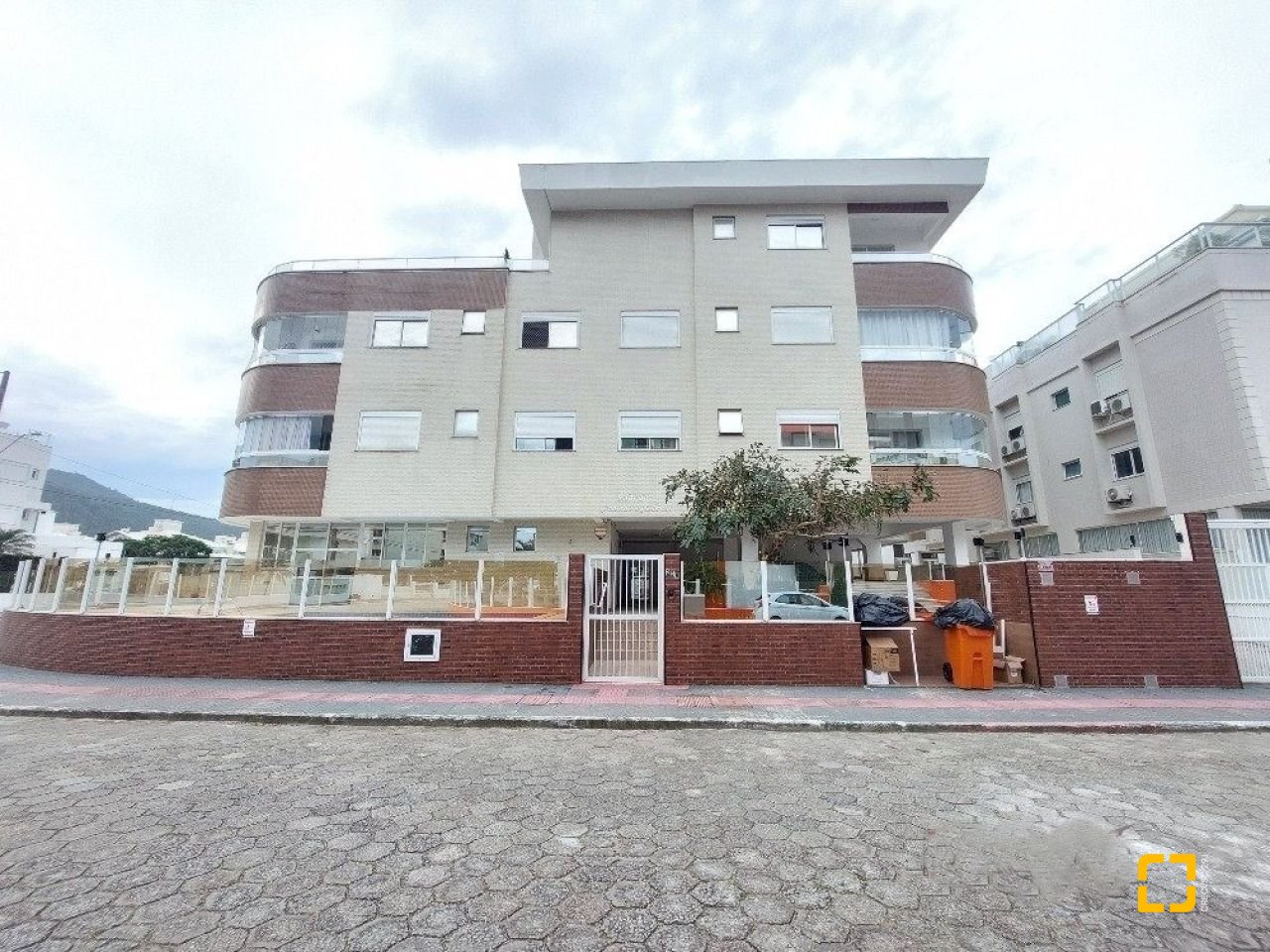 Apartamento com 115m², 6 quartos (sendo 3 suítes), 2 garagens, no bairro Ingleses em Florianópolis