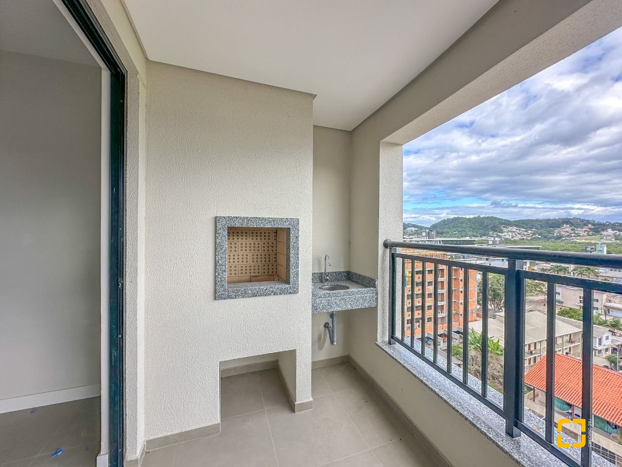 Apartamento com 94m², 4 quartos (sendo 1 suíte), 2 garagens, no bairro Saco Grande em Florianópolis