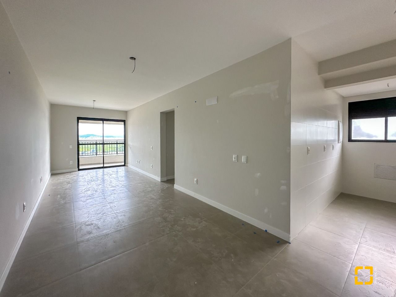 Apartamento com 94m², 4 quartos (sendo 1 suíte), 2 garagens, no bairro Saco Grande em Florianópolis