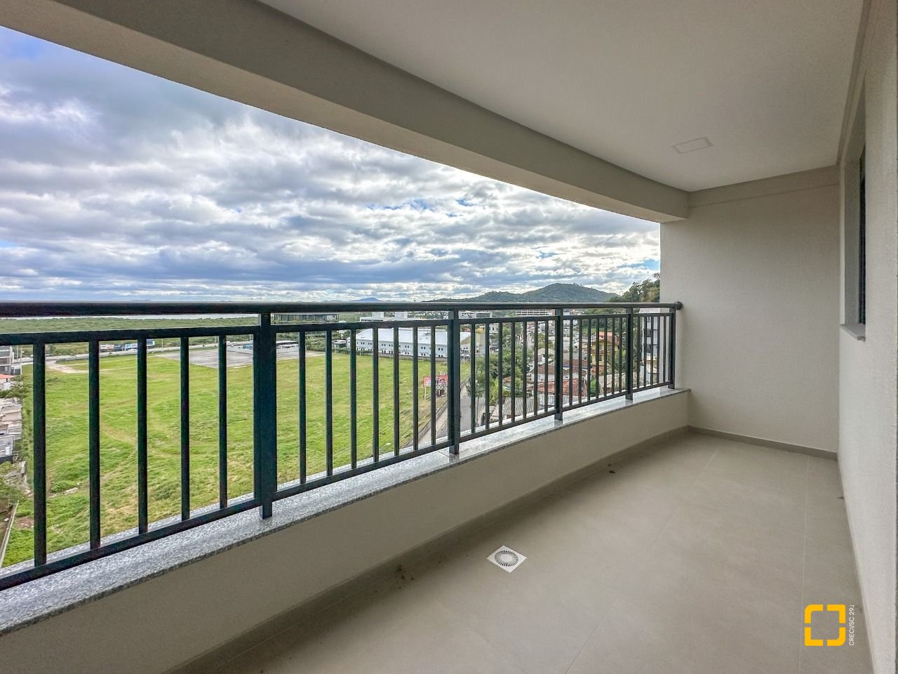 Apartamento com 94m², 4 quartos (sendo 1 suíte), 2 garagens, no bairro Saco Grande em Florianópolis