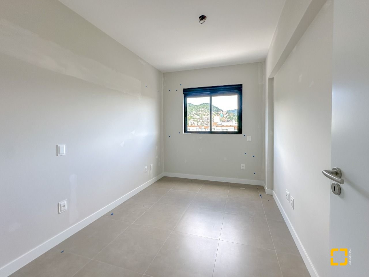 Apartamento com 98m², 4 quartos (sendo 1 suíte), 2 garagens, no bairro Saco Grande em Florianópolis