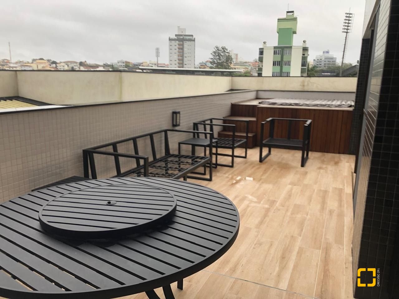 Apartamento com 123m², 4 quartos (sendo 2 suítes), 1 garagem, no bairro Estreito em Florianópolis