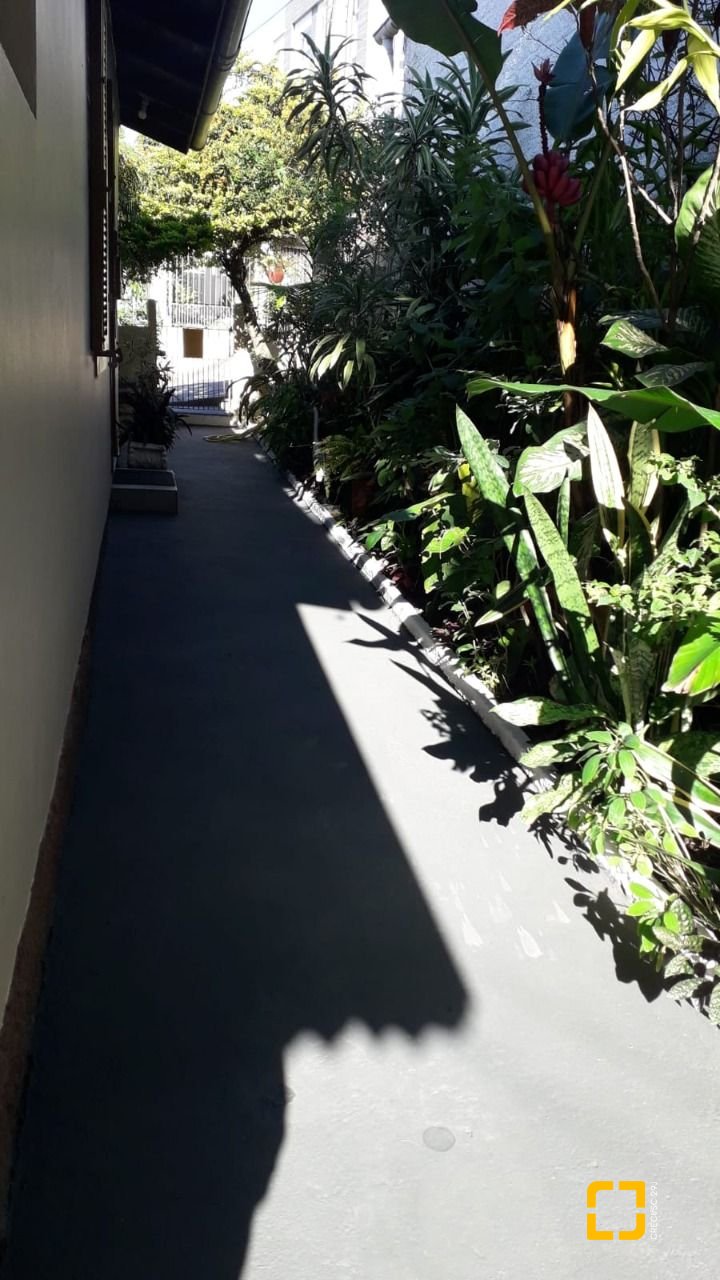 Terreno com 300m², no bairro Trindade em Florianópolis
