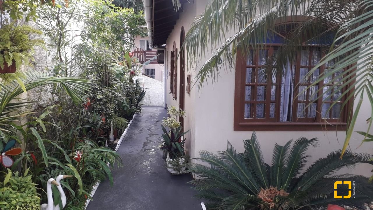 Terreno com 300m², no bairro Trindade em Florianópolis