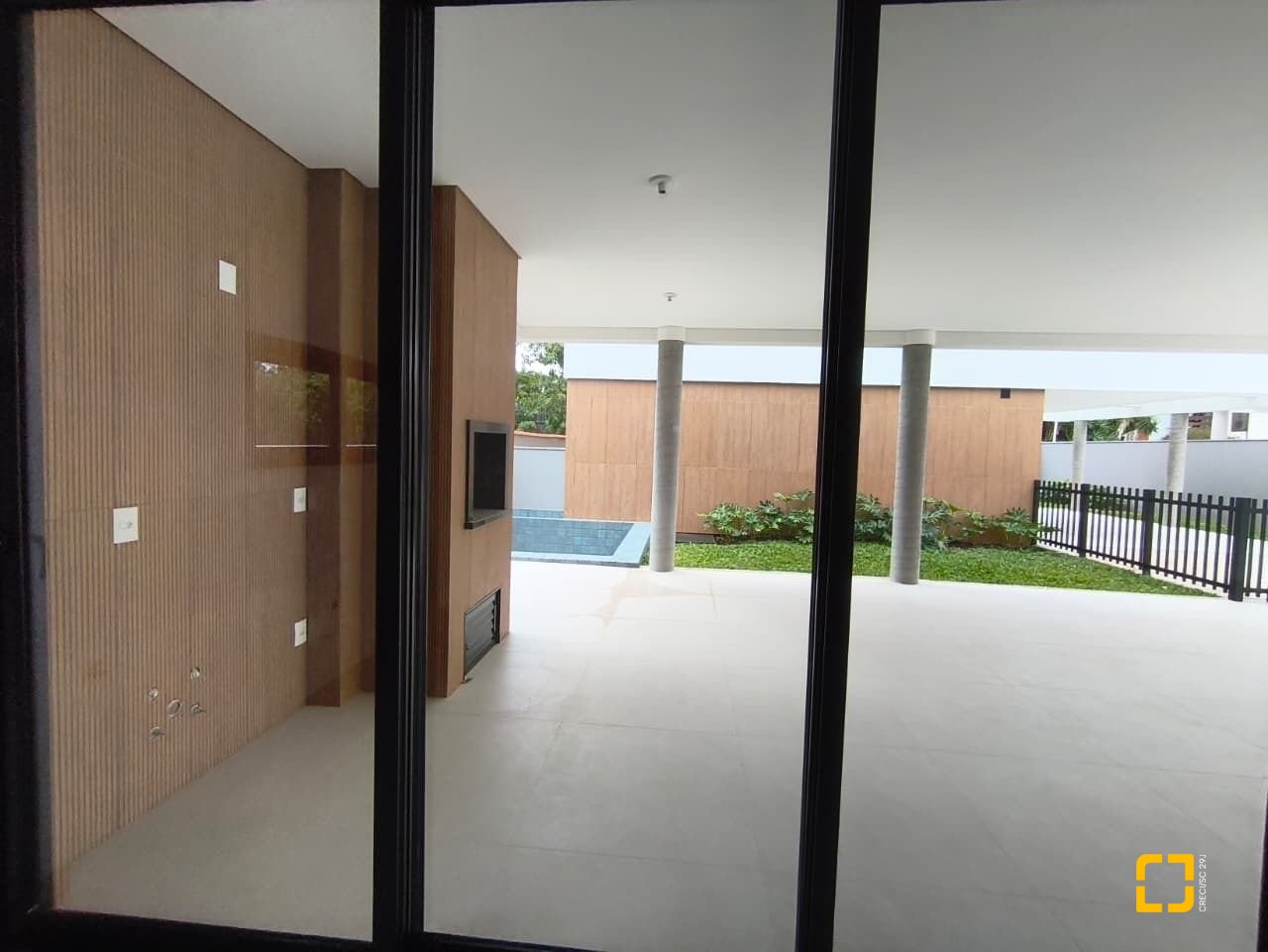 Casa de Condomínio com 230m², 3 quartos (sendo 3 suítes), 2 garagens, no bairro Santo Antônio de Lisboa em Florianópolis
