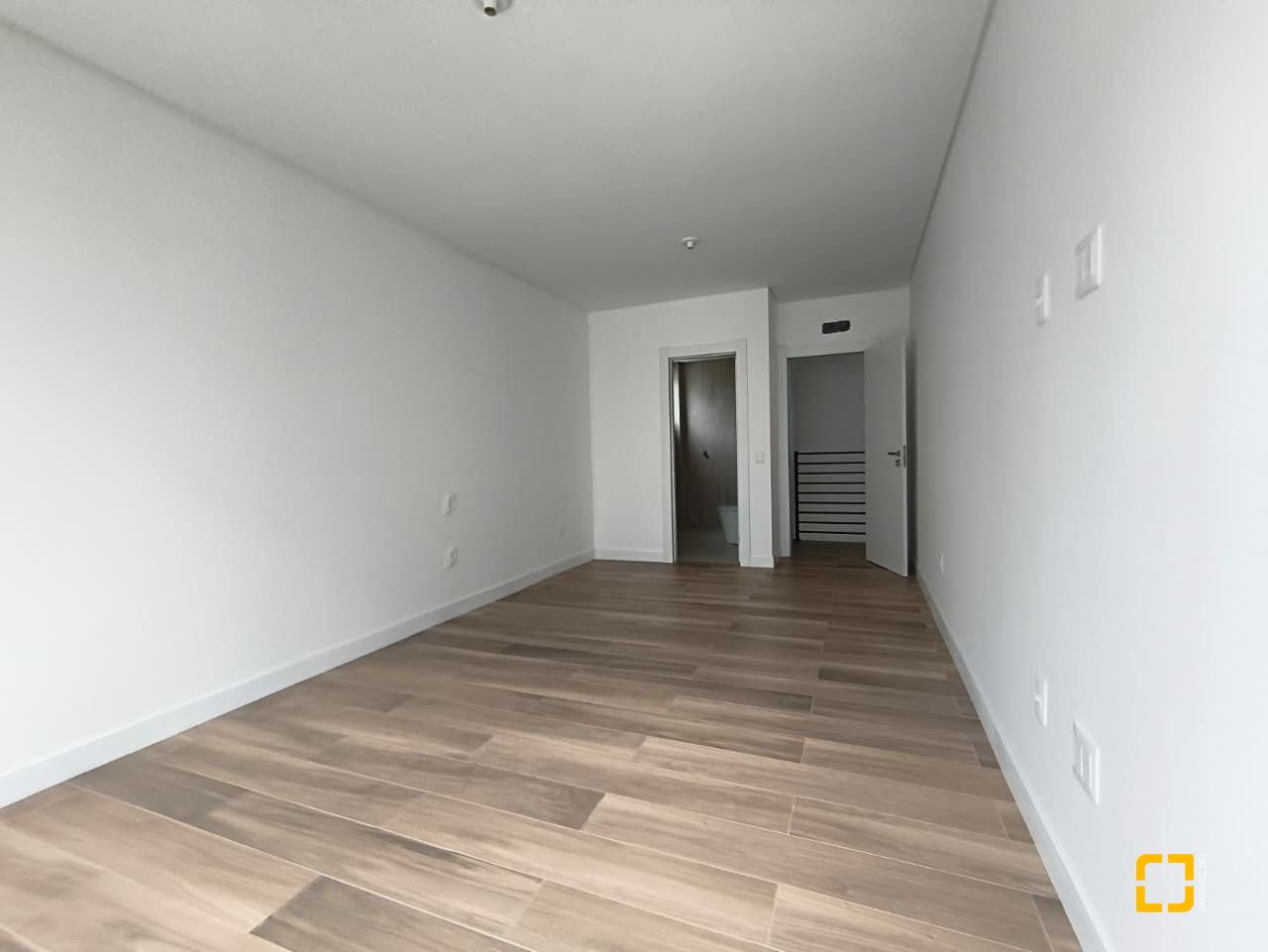 Casa de Condomínio com 230m², 3 quartos (sendo 3 suítes), 2 garagens, no bairro Santo Antônio de Lisboa em Florianópolis