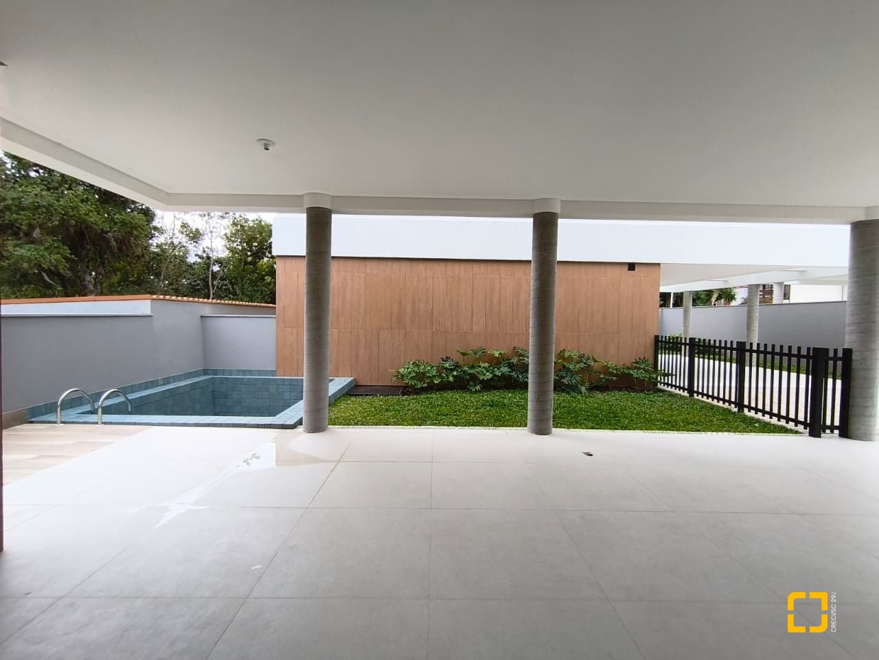 Casa de Condomínio com 230m², 3 quartos (sendo 3 suítes), 2 garagens, no bairro Santo Antônio de Lisboa em Florianópolis