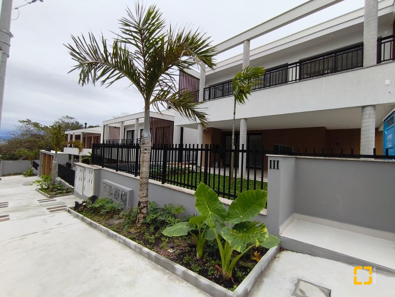 Casa de Condomínio com 230m², 3 quartos (sendo 3 suítes), 2 garagens, no bairro Santo Antônio de Lisboa em Florianópolis