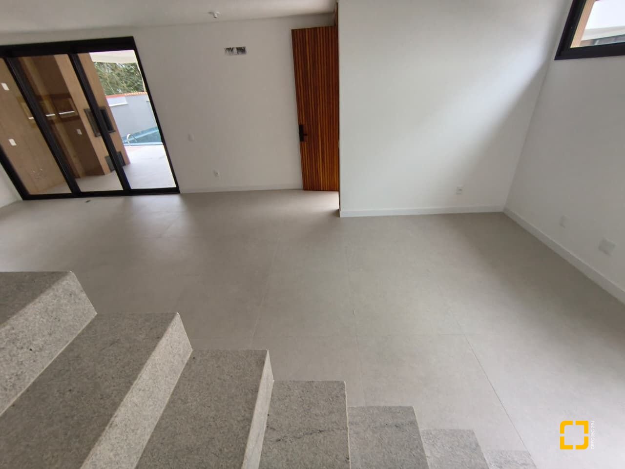 Casa de Condomínio com 230m², 3 quartos (sendo 3 suítes), 2 garagens, no bairro Santo Antônio de Lisboa em Florianópolis
