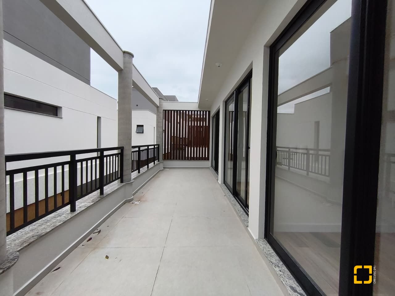 Casa de Condomínio com 230m², 3 quartos (sendo 3 suítes), 2 garagens, no bairro Santo Antônio de Lisboa em Florianópolis