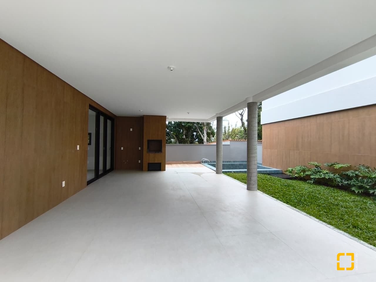 Casa de Condomínio com 230m², 3 quartos (sendo 3 suítes), 2 garagens, no bairro Santo Antônio de Lisboa em Florianópolis