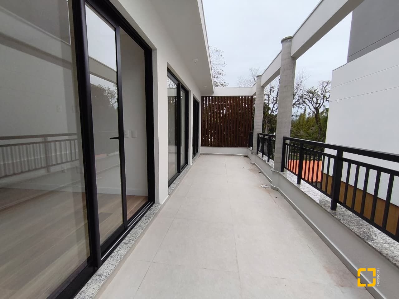 Casa de Condomínio com 230m², 3 quartos (sendo 3 suítes), 2 garagens, no bairro Santo Antônio de Lisboa em Florianópolis