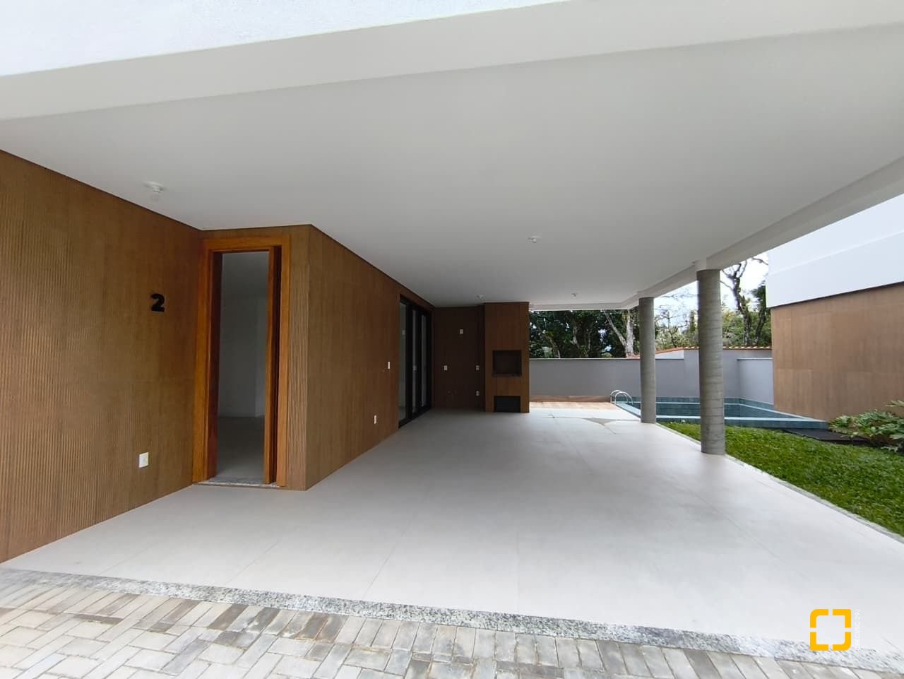 Casa de Condomínio com 230m², 3 quartos (sendo 3 suítes), 2 garagens, no bairro Santo Antônio de Lisboa em Florianópolis