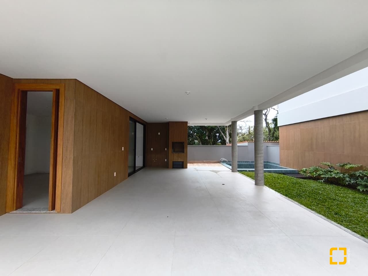 Casa de Condomínio com 230m², 3 quartos (sendo 3 suítes), 2 garagens, no bairro Santo Antônio de Lisboa em Florianópolis